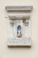 Petite niche abritant une statuette de la Vierge ornant la façade de la ferme située au 7 rue de Sce-sur-Saône. © Région Bourgogne-Franche-Comté, Inventaire du patrimoine