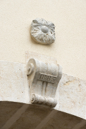Element de datation ornant l'arcade de la porte charretière de la ferme située au 7 rue de Port-sur-Saône. © Région Bourgogne-Franche-Comté, Inventaire du patrimoine