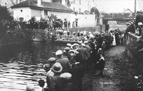 Concours de natation, Port-sur-Saône, carte postale. © Région Bourgogne-Franche-Comté, Inventaire du patrimoine