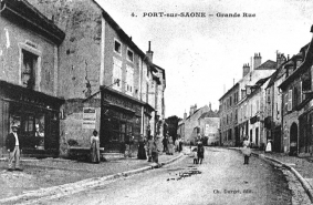 Devantures de commerces de la Grande Rue, carte postale. © Région Bourgogne-Franche-Comté, Inventaire du patrimoine