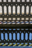 L'ombre du garde-corps dans le bassin. © Région Bourgogne-Franche-Comté, Inventaire du patrimoine