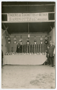 [Victor Barinotto derrière son stand à une foire-exposition de Besançon], années 1920. © Région Bourgogne-Franche-Comté, Inventaire du patrimoine