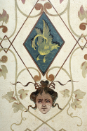 Décor du plafond de la 3e volée : détail du motif central et d'une tête. © Région Bourgogne-Franche-Comté, Inventaire du patrimoine