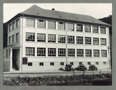 Façade antérieure, de trois quarts gauche, années 1960. © Région Bourgogne-Franche-Comté, Inventaire du patrimoine