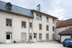 Façade postérieure, de trois quarts gauche. © Région Bourgogne-Franche-Comté, Inventaire du patrimoine