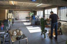 Intérieur de l'atelier à l'étage de soubassement : la zone du tournage. © Région Bourgogne-Franche-Comté, Inventaire du patrimoine