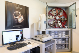 Laboratoire : machine de contrôle optique Micro.Vu (Vertex 120) et simulateur de mouvements VOH (Twistest). © Région Bourgogne-Franche-Comté, Inventaire du patrimoine