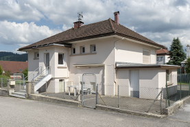 Maison au n° 10 rue Emile Cattin, de trois quarts droite. © Région Bourgogne-Franche-Comté, Inventaire du patrimoine