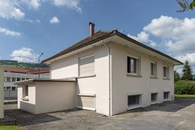 Maison au n° 10 rue Emile Cattin : façade postérieure, de trois quarts gauche. © Région Bourgogne-Franche-Comté, Inventaire du patrimoine