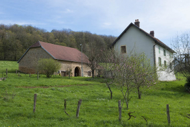 Vue depuis l'ouest. © Région Bourgogne-Franche-Comté, Inventaire du patrimoine