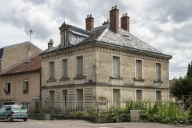 Élévation sur la rue du Pont de la Balance, vue de trois-quarts. © Région Bourgogne-Franche-Comté, Inventaire du patrimoine