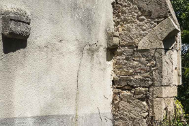 Vestiges d'un ancien mur de la vieille cure. © Région Bourgogne-Franche-Comté, Inventaire du patrimoine
