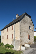 Vue de trois-quart, façades postérieure et latérale. © Région Bourgogne-Franche-Comté, Inventaire du patrimoine