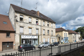 Élévation sur la rue Armand Paulmard, vue de trois-quarts. © Région Bourgogne-Franche-Comté, Inventaire du patrimoine