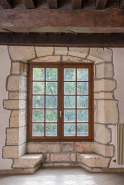 Fenêtre avec coussièges, ancienne cure. © Région Bourgogne-Franche-Comté, Inventaire du patrimoine