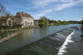 Vue d'ensemble depuis le pont sur la Saône. © Région Bourgogne-Franche-Comté, Inventaire du patrimoine