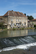 Vue d'ensemble depuis le pont sur la Saône. © Région Bourgogne-Franche-Comté, Inventaire du patrimoine