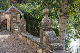 Terrasse donnant sur la Saône, garde-corps du mur de soutènement. © Région Bourgogne-Franche-Comté, Inventaire du patrimoine