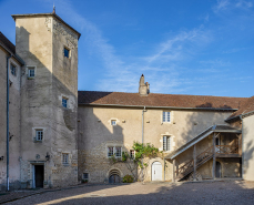 Façade est de l'aile latérale ouest, vue depuis l'est. © Région Bourgogne-Franche-Comté, Inventaire du patrimoine