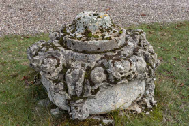 Amortissement (?) à décor végétal. © Région Bourgogne-Franche-Comté, Inventaire du patrimoine
