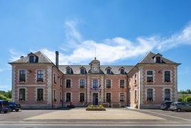 Façade nord-est, vue d'ensemble de face. © Région Bourgogne-Franche-Comté, Inventaire du patrimoine