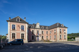Façade nord-est, vue d'ensemble de trois-quarts droit. © Région Bourgogne-Franche-Comté, Inventaire du patrimoine