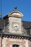 Façade nord-est, édicule en amortissement avec cadran d'horloge. © Région Bourgogne-Franche-Comté, Inventaire du patrimoine