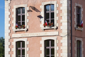 Extrémité de l’aile nord-ouest (ancienne école des garçons), détail. © Région Bourgogne-Franche-Comté, Inventaire du patrimoine