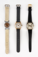 Montres-bracelets Mondia (à gauche), sans marque et E.R.C. (à droite). (Collection musée du Temps, Besançon). © Région Bourgogne-Franche-Comté, Inventaire du patrimoine
