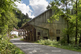 Vue d'ensemble depuis le nord, avec le hangar au premier plan. © Région Bourgogne-Franche-Comté, Inventaire du patrimoine