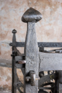 Face latérale droite : système d'assemblage des montants et marques de repérage. © Région Bourgogne-Franche-Comté, Inventaire du patrimoine