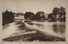 La Saône et l'ancienne tannerie (bâti sur la berge, partie droite), carte postale. © Région Bourgogne-Franche-Comté, Inventaire du patrimoine
