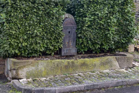 Borne-fontaine, à l'angle de la rue Mécorne et de la rue de la Percéption (1843). © Région Bourgogne-Franche-Comté, Inventaire du patrimoine