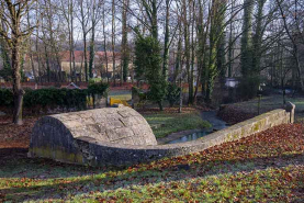 Mur de soutènement, vue depuis le nord. © Région Bourgogne-Franche-Comté, Inventaire du patrimoine