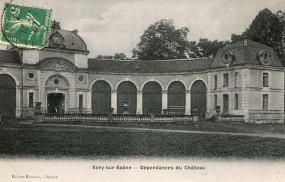 Façade orientale de l'écurie, vue ancienne, avant l'obturation des arcades. © Région Bourgogne-Franche-Comté, Inventaire du patrimoine