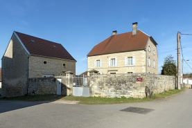 Vue d'ensemble depuis le sud-est. © Région Bourgogne-Franche-Comté, Inventaire du patrimoine