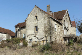 Ferme à l'ouest de l'ancienne cure (parcelles cadastrées D 562 et 446) : vue de trois-quart sud-ouest du pignon postérieur. © Région Bourgogne-Franche-Comté, Inventaire du patrimoine