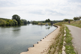 Entrée du canal de navigation de Cubry depuis le chemin de halage. © Région Bourgogne-Franche-Comté, Inventaire du patrimoine