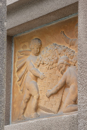 Enfants à la corbeille (relief n°5). © Région Bourgogne-Franche-Comté, Inventaire du patrimoine