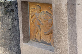 Enfants à la corbeille (relief n°5). © Région Bourgogne-Franche-Comté, Inventaire du patrimoine
