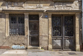 Immeuble pilastre bas-relief © Région Bourgogne-Franche-Comté, Inventaire du patrimoine