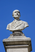 Monument sculpture buste © Région Bourgogne-Franche-Comté, Inventaire du patrimoine