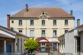 École oculus fronton © Région Bourgogne-Franche-Comté, Inventaire du patrimoine