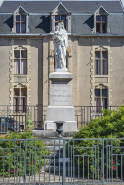École statue © Région Bourgogne-Franche-Comté, Inventaire du patrimoine