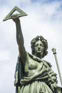 Fontaine statue emblème © Région Bourgogne-Franche-Comté, Inventaire du patrimoine