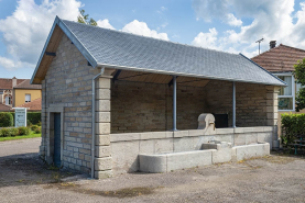 Fontaine abreuvoir lavoir © Région Bourgogne-Franche-Comté, Inventaire du patrimoine