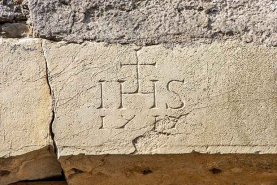 Linteau date portée christogramme © Région Bourgogne-Franche-Comté, Inventaire du patrimoine