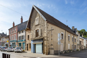 Ensemble d'édifices derrière façade rue croix © Région Bourgogne-Franche-Comté, Inventaire du patrimoine
