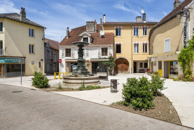 Fontaine place © Région Bourgogne-Franche-Comté, Inventaire du patrimoine