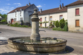 Fontaine © Région Bourgogne-Franche-Comté, Inventaire du patrimoine
